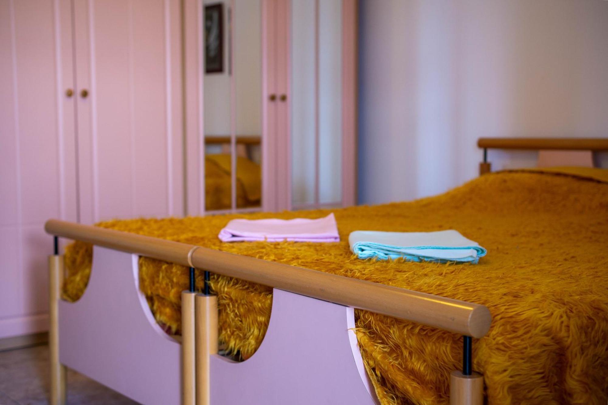 Bllok Bright Private Bedrooms With Private Bathroom On Shared Tiranë