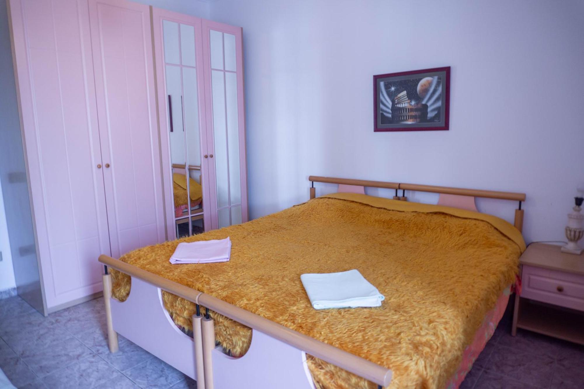 Bllok Bright Private Bedrooms With Private Bathroom On Shared * Tiranë