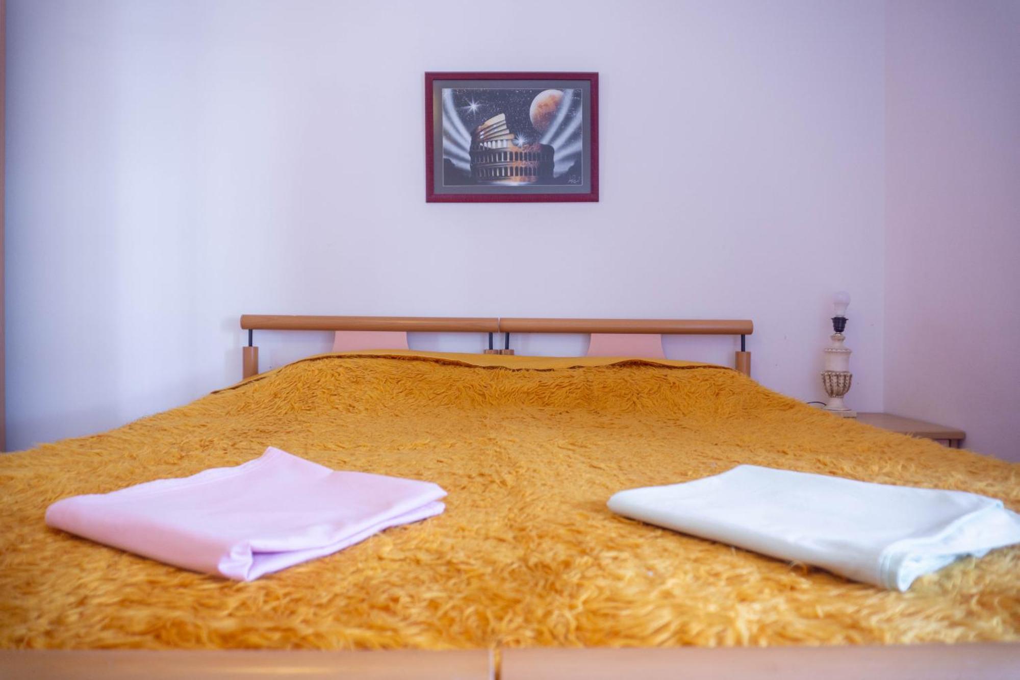 Gjestgiverier Bllok Bright Private Bedrooms With Private Bathroom On Shared Tiranë
