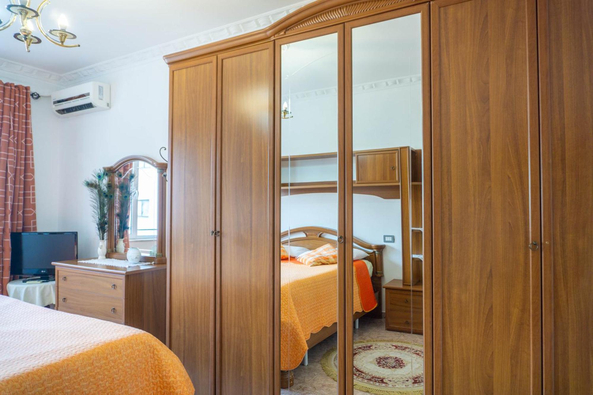 Bllok Bright Private Bedrooms With Private Bathroom On Shared * Tiranë