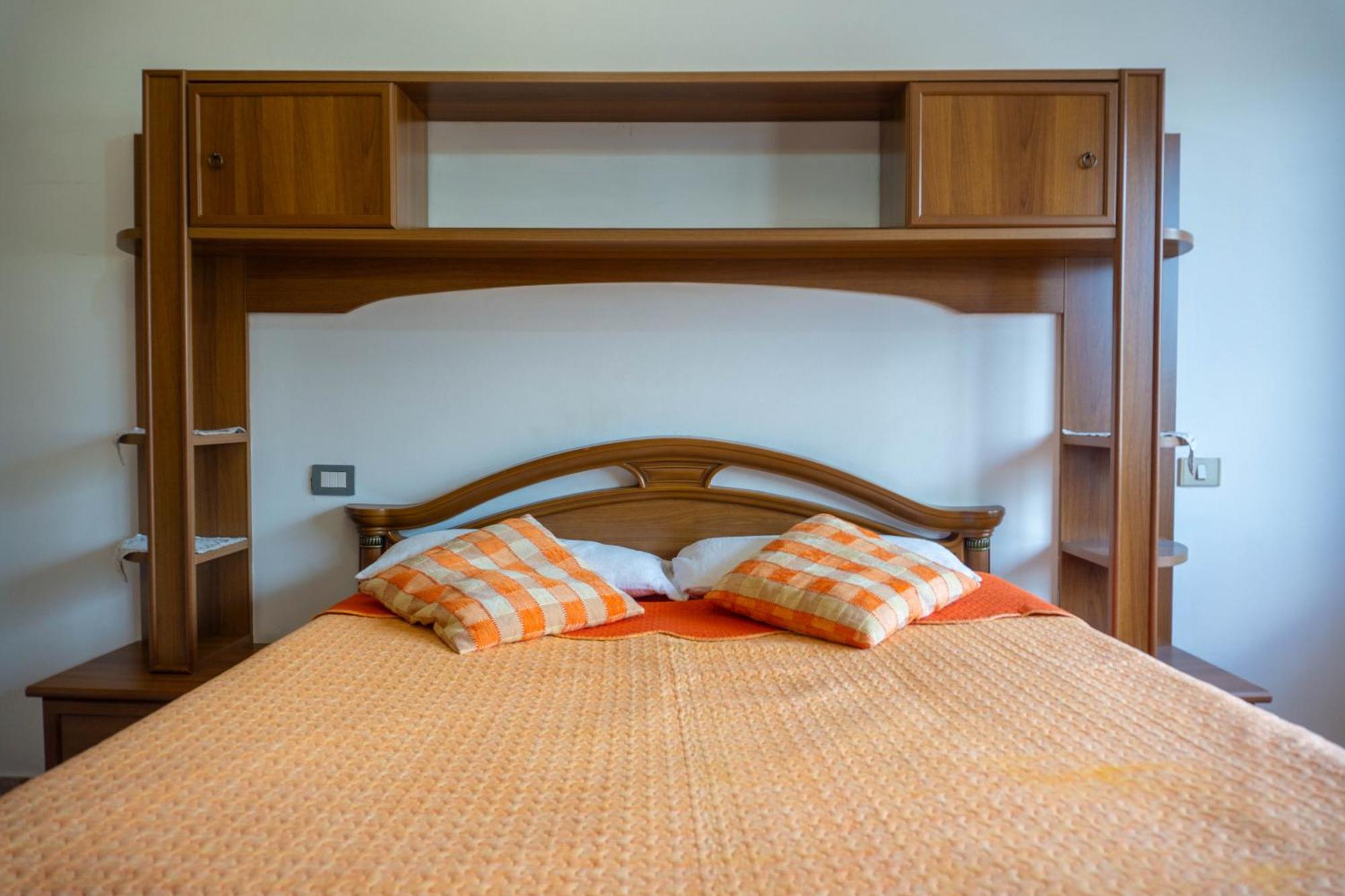 Gjestgiverier Bllok Bright Private Bedrooms With Private Bathroom On Shared Tiranë