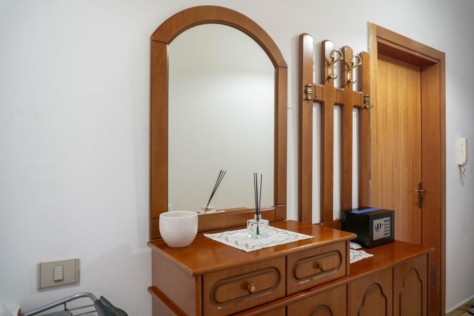Gjestgiverier Bllok Bright Private Bedrooms With Private Bathroom On Shared