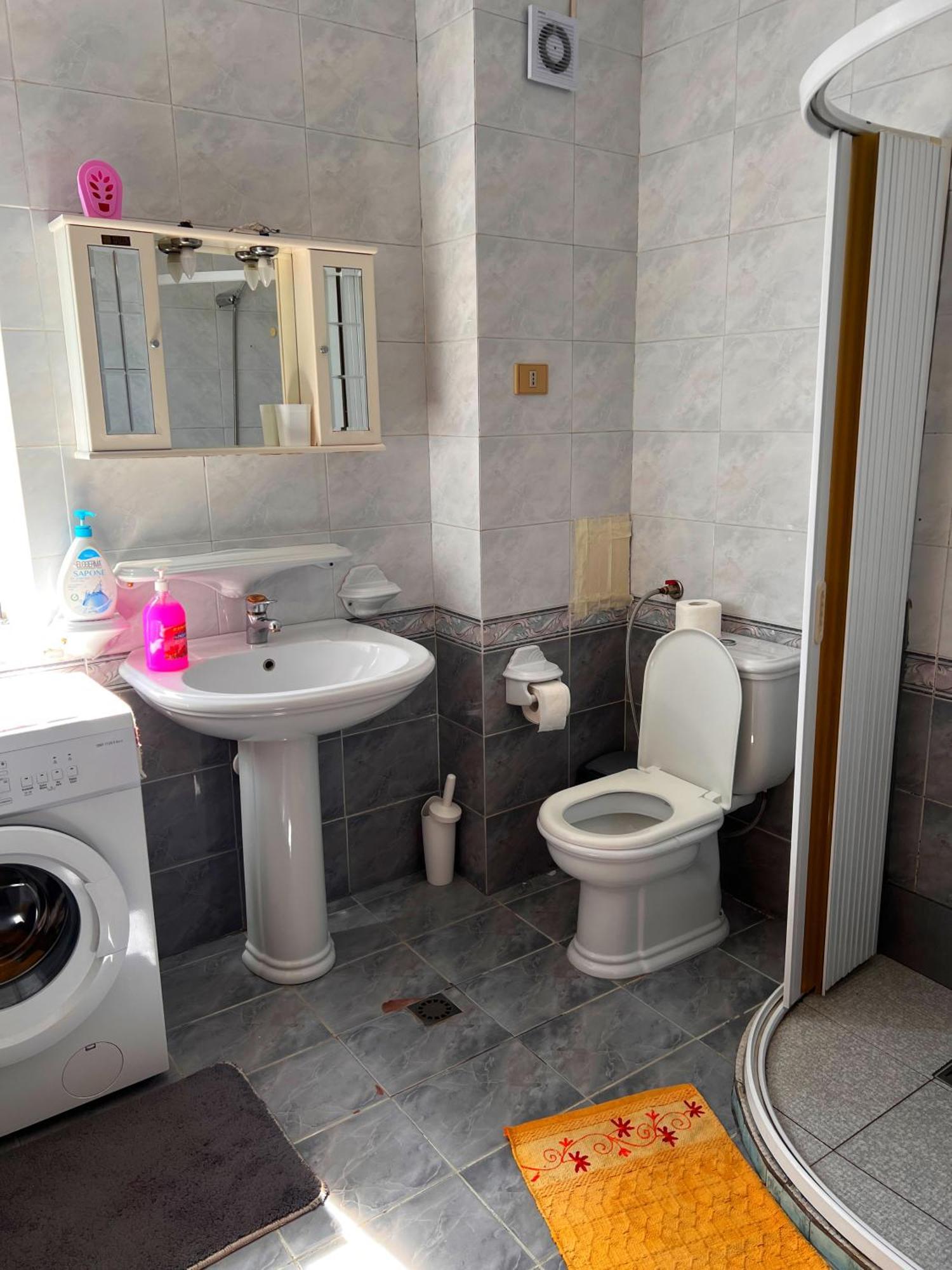 Bllok Bright Private Bedrooms With Private Bathroom On Shared Gjestgiverier
