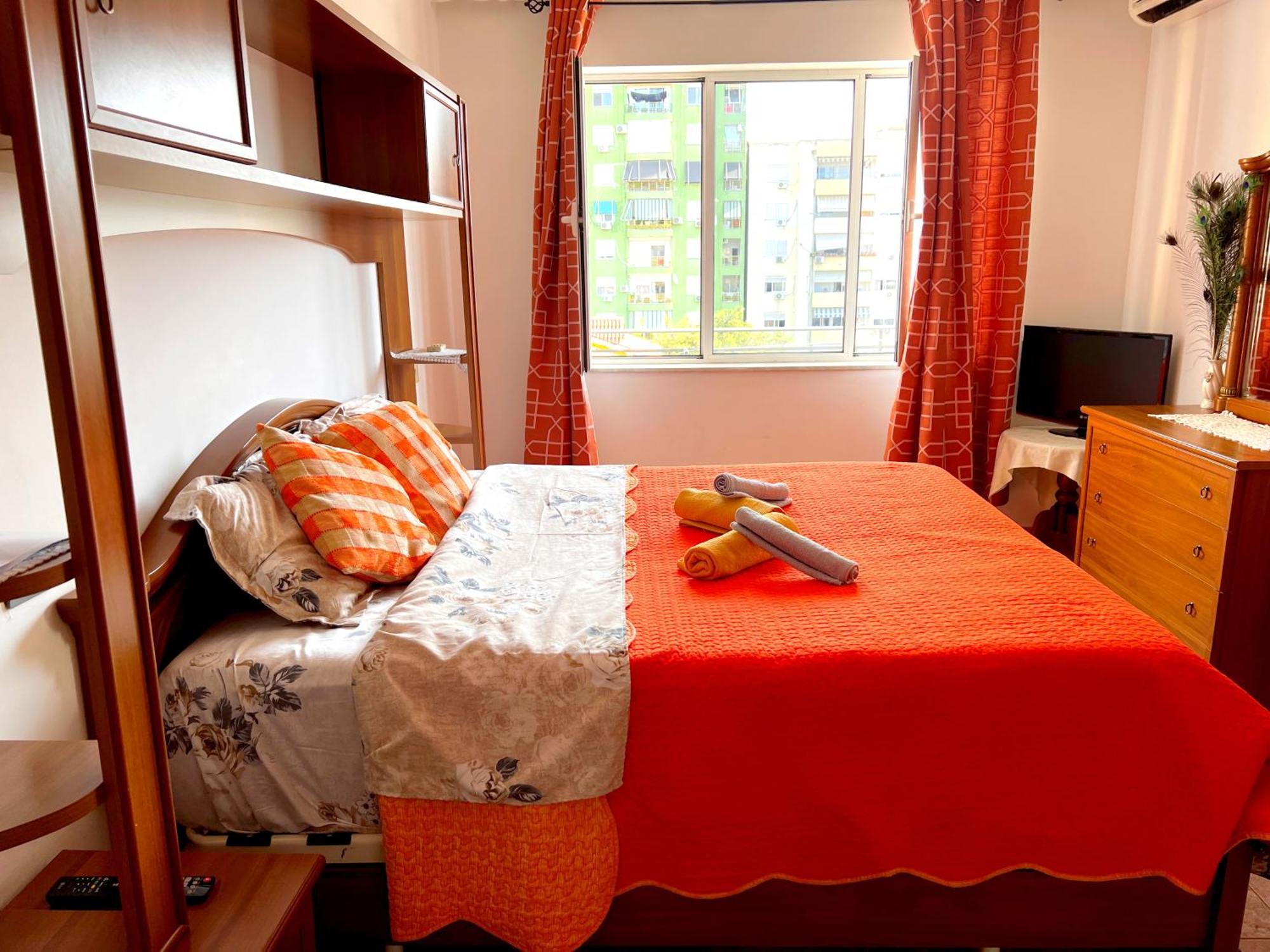 Bllok Bright Private Bedrooms With Private Bathroom On Shared