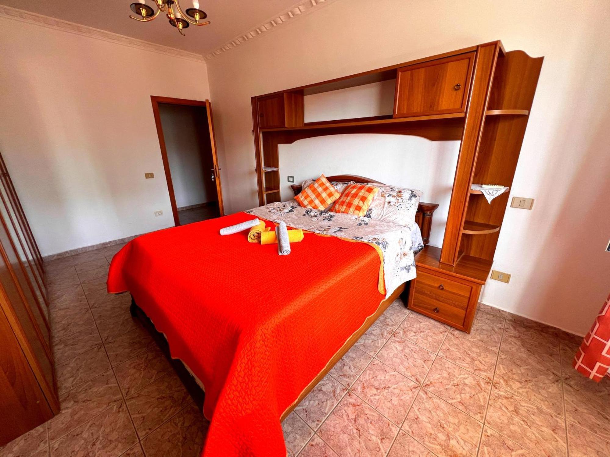 Gjestgiverier Bllok Bright Private Bedrooms With Private Bathroom On Shared Tiranë